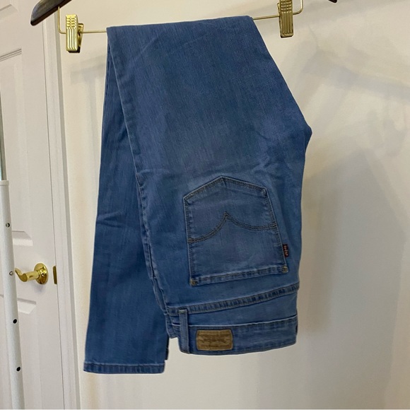 [SOLD] LEVI’S jeans (size 4/27) - Picture 5 of 5